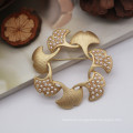 Shangjie OEM broche Matte Ginkgo Leaf rhinestone brooch elegant brooch vintage brooches